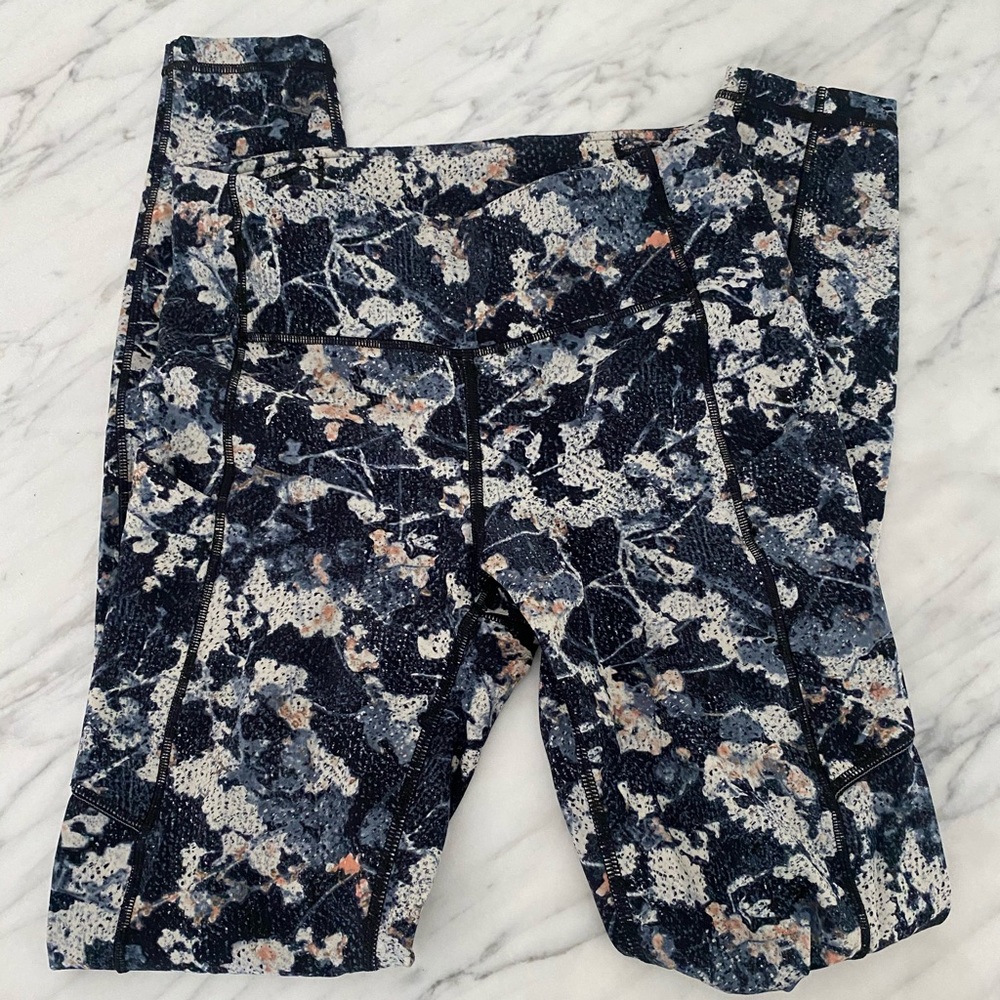 Lululemon size 4 like new leggings